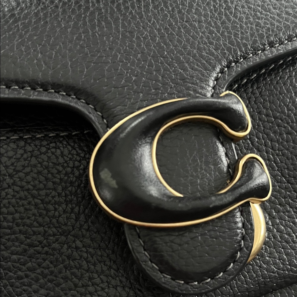 Coach Black Leather Crossbody Bag with Gold Chain - Picture 2 of 6